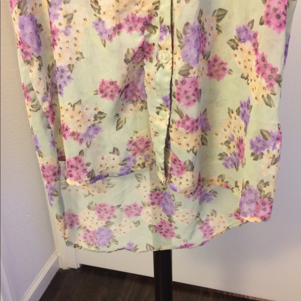 Button-Up Tank - Picture 3 of 4